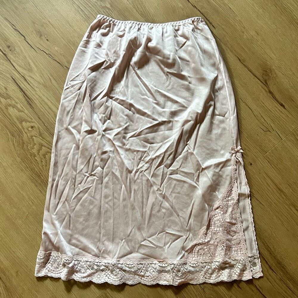 Vintage Baby Pink Nylon and Lace Slip Skirt // coquette 70s 80s balletcore
